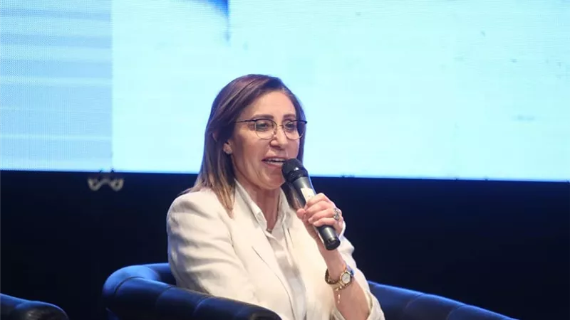 نيفين الكيلاني تفاجئ شباب شمال سيناء بحفنة من الخدمات الفنية