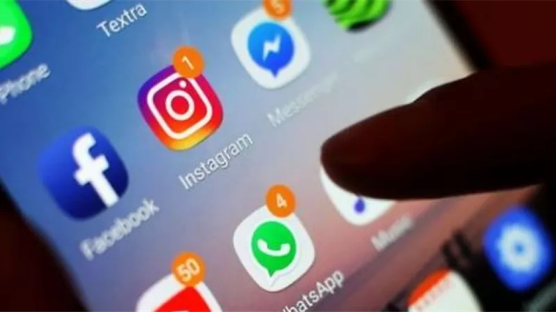 «زوجك تحت الحصار» كيف تستخدمين نفس حساب «واتساب» على أكثر من جهاز؟