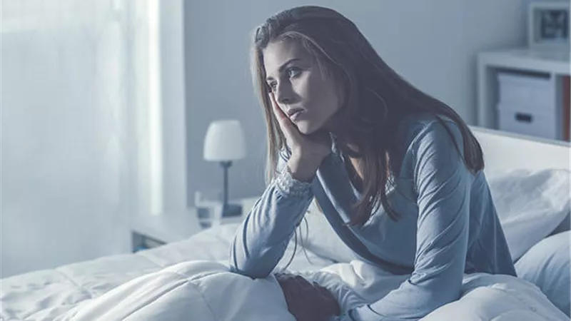 «الأمهات الأكثر إصابة به» أسباب وطرق علاج النوم المتقطع