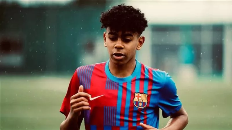 الطفل المعجزة| لامين يامال أصغر لاعب في تاريخ برشلونة ومنتخب المغرب يسعى لخطفه