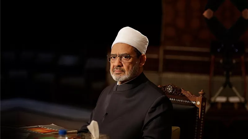 هل يمكن أن نرى ليلة القدر؟ «الإمام الطيب» يجيب