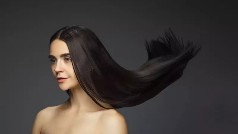 بزيت الزيتون والبيض| 3 وصفات لترطيب الشعر في فصل الصيف 