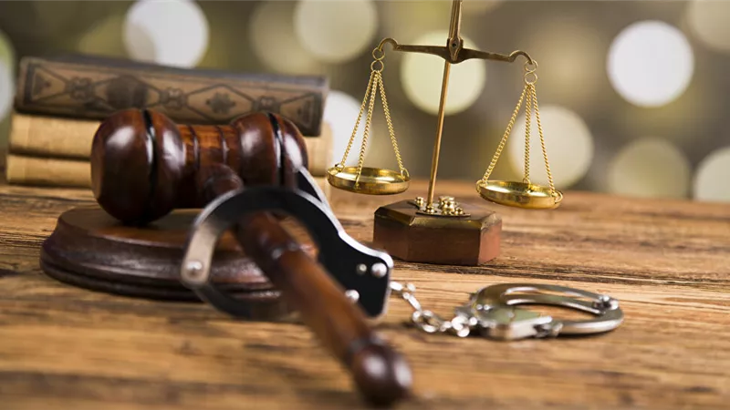 أب يهتك عرض ابنته وتحمل منه سفاحًا والقاضي يحيل أوراقه للمفتي
