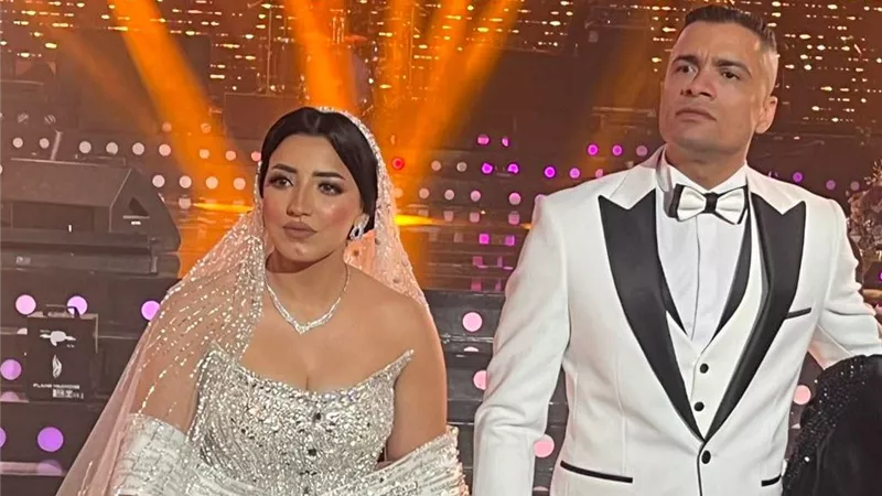 «جماعة هو الطلاق ملوش سجدة» طليقة حسن شاكوش تسخر من خلافه مع العروسة الجديدة 