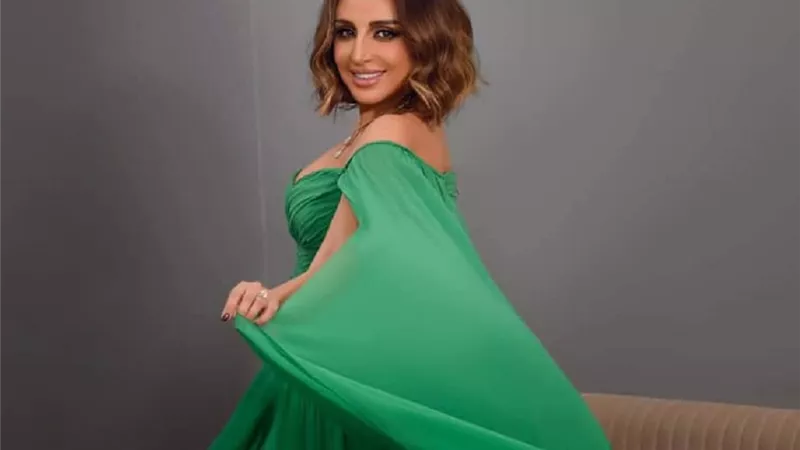 «تصرف أرعن» أنغام تتعرض لهجوم الجمهور السعودي بعد تجاهلها للمطربة زينة عماد 
