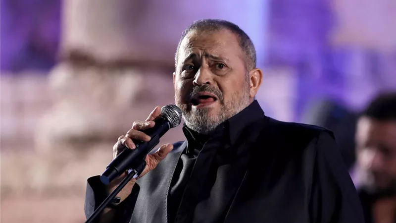 الجمهور المصري يفاجئ جورج وسوف في طابا (فيديو)