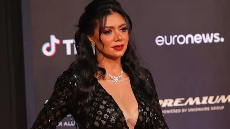 رانيا يوسف في موعد غرامي مع مجهول «ما القصة؟»