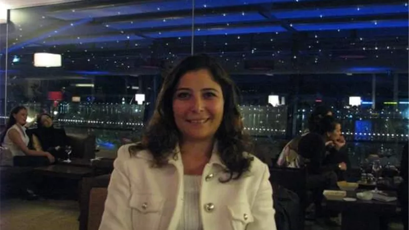 الحكومة الفرنسية تكرم الإعلامية المصرية نرمين النعماني