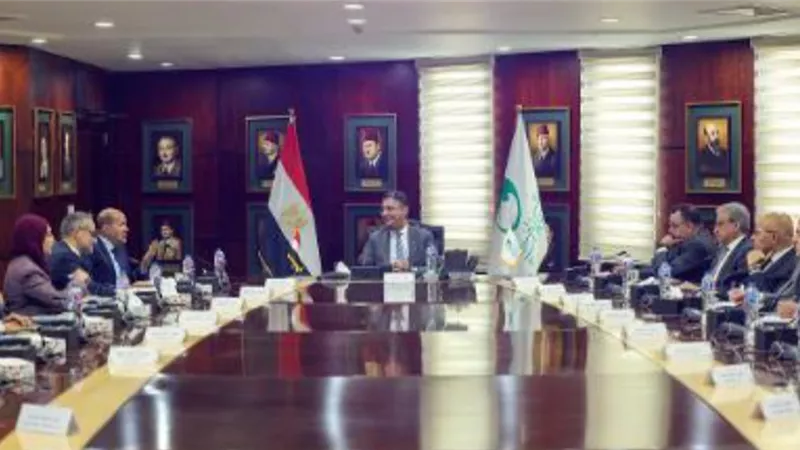 رئيس البريد يستقبل المشرف العام على جائرة مصر للتميز الحكومي لبحث سبل التعاون