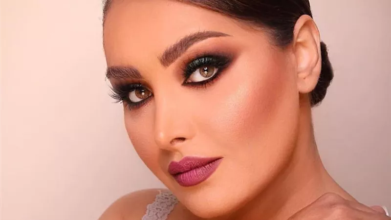 الفنانة السورية قمر خلف: قدمت تنازلات كبيرة.. ودفعت ثمن أمومتي