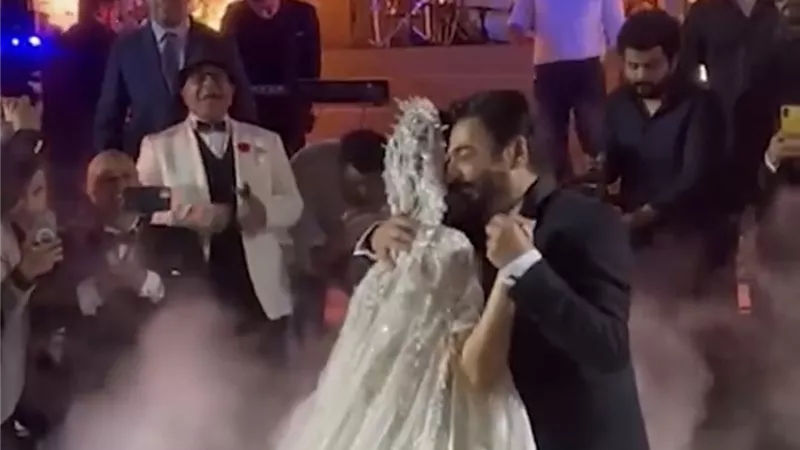 هدية وأغنية سبب بكاء حميد الشاعري في حفل زفاف ابنته