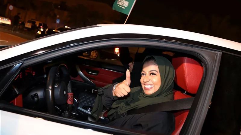 كيف تتخلصين من التوتر أثناء قيادة السيارة؟