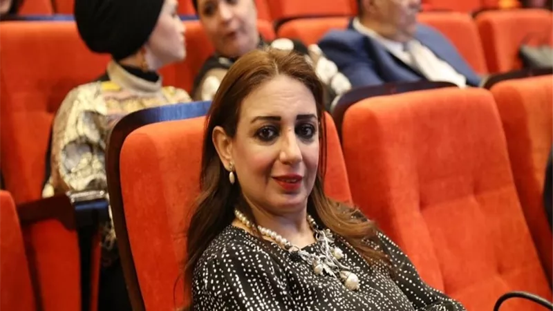 رانيا يحيى تسلط الضوء على مبدعات الفن التشكيلي وأمنياتها لهن