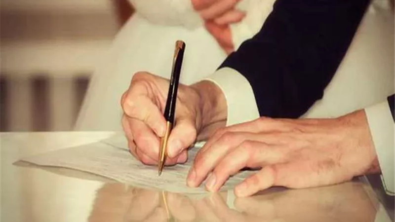 لميس الحديدي تثير الجدل حول القايمة| حق الزوجة أم يمكن التنازل عنه؟