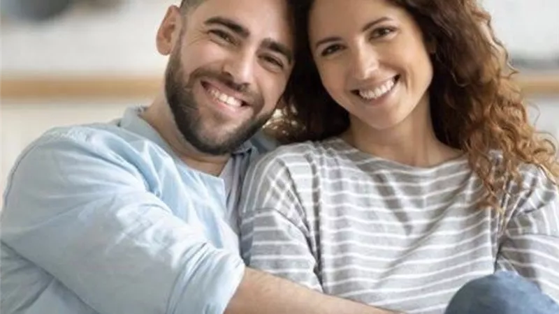 8 علامات تكشف حُب الرجل وغيرته