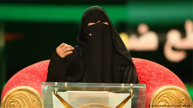 حصة هلال | شاعرة السعودية التي حاربت التعصب وربحت الملايين 