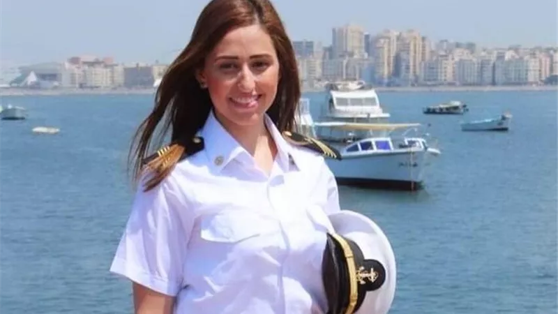 القبطان إنجي عادل أول مهندسة تتخرج من الأكاديمية البحرية