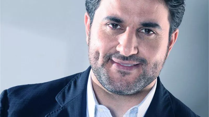 ملحم زين يهدي أغنية «قمر حزيران» لولي العهد الأردني وعروسه