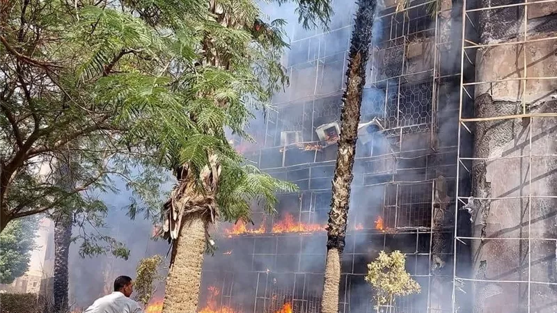 كواليس حريق 15 مايو «شخص يقفز من الدور الخامس هربا من النيران» (صور)
