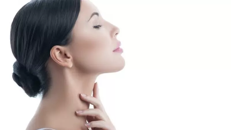 5 طرق طبيعية لشد الرقبة وحمايتها من التجاعيد  