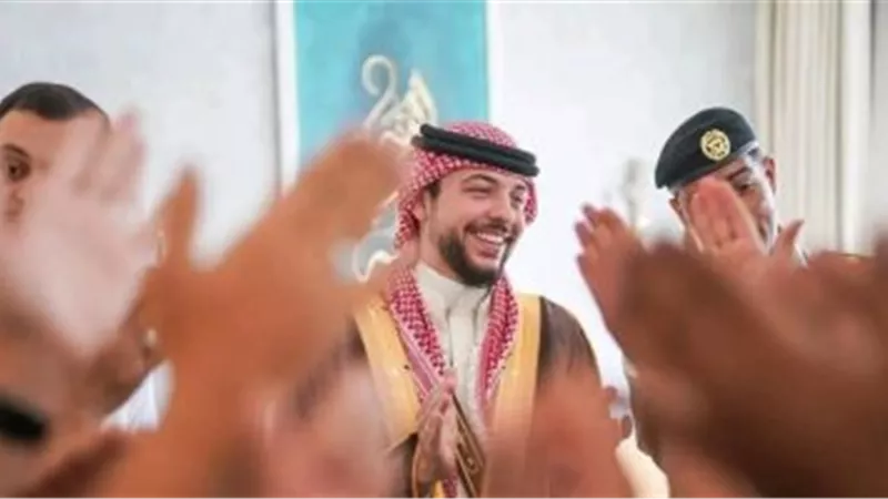 ولي العهد الأردني في مراسم حمام العريس قبل زفافه 