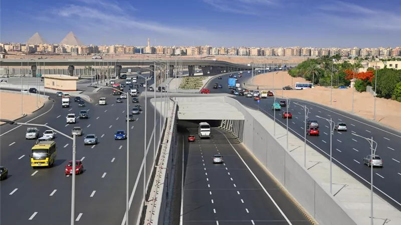 تفاصيل حادث اشتعال ميكروباص على طريق الواحات