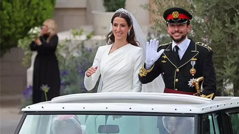 تعليقات رواد السوشيال ميديا على إطلالة رجوة السيف بحفل زفافها من ولي عهد الأردن 