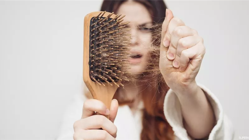 5 أخطاء تتلف شعرك عند استخدام الفرشاة
