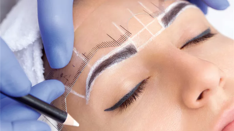 المفتي: عمليات التجميل لرفع الحواجب جائزة بهذه الشروط