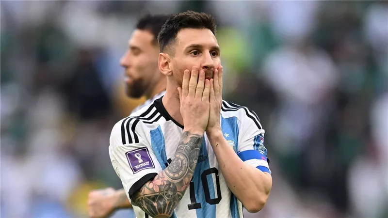 برشلونة أم السعودية؟.. ميسي حائر بين المال والأسرة