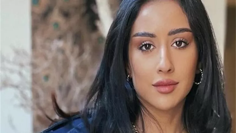 الفنانة الكويتية فرح الهادي تنهار باكية في بث مباشر لسبب صادم