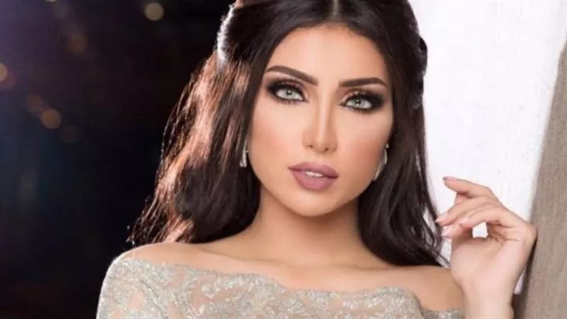 دنيا بطمة تثير سخرية الجمهور بفستانها