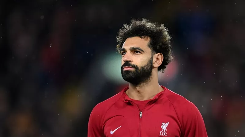محمد صلاح برفقة شقيقته على شواطئ الغردقة «وهكذا علقت»