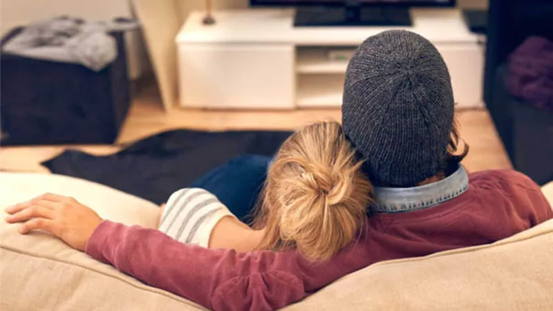 أخصائية نفسية تكشف سبب لجوء الفتيات للمساكنة