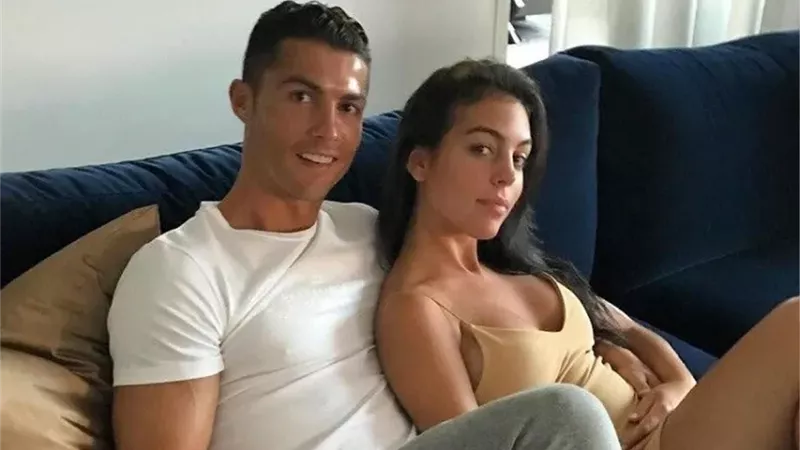 بينها نفقة شهرية 100000 يورو| بنود عقد انفصال رونالدو عن جورجينا