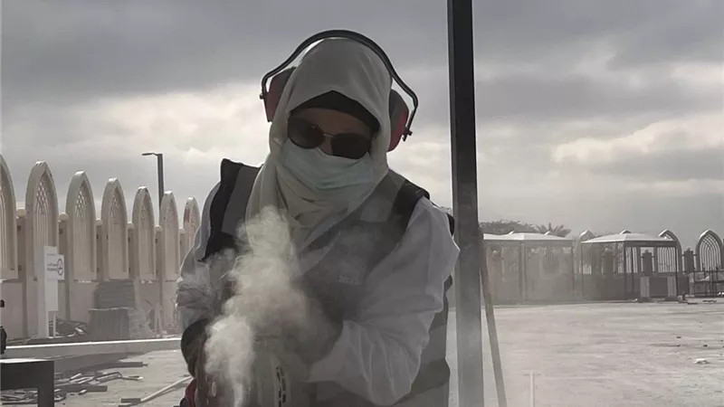 أزهار سعيد | نحاتة سعودية تنشر فن استنطاق الحجر في المملكة
