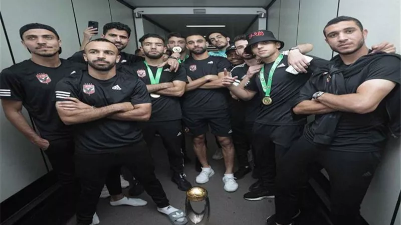 حكاية أغنية سطلانة من احتفالات الأهلي إلى سخرية جماهير الرجاء من الوداد (فيديو)