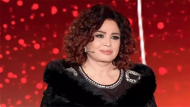 إلهام شاهين تخطف الأنظار بالتايجر المتوحش في تونس (صور)