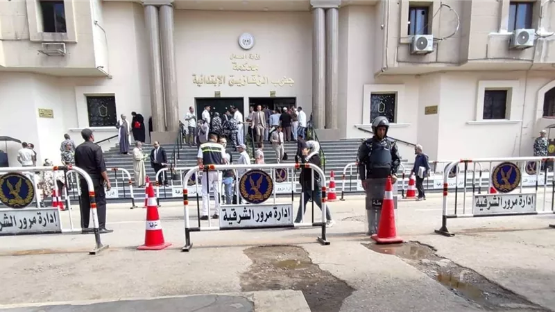 محامي قاتلة طفلها بالشرقية يفجر مفاجأة جديدة في مواجهة هيئة المحكمة