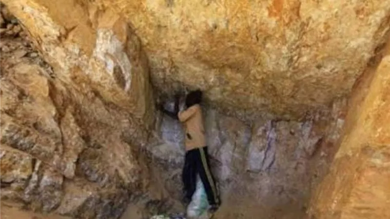 حلم البحث عن الكنوز المفقودة| الآثار تقتل عاملين في حفرة بأطفيح