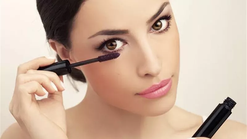 7 خطوات لعمل مكياج جذاب دون الذهاب لصالون تجميل