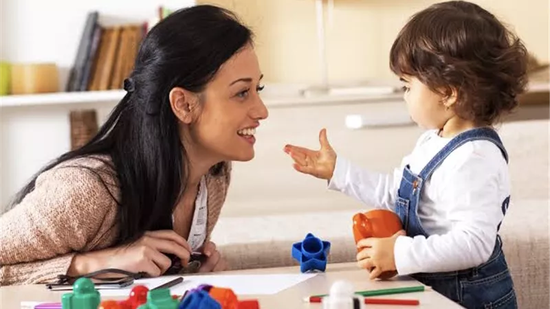  5 عبارات تؤثر إيجابيًا في سلوك طفلك 