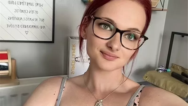 أم عشرينية تخسر جميع أسنانها من أجل حملها الأول