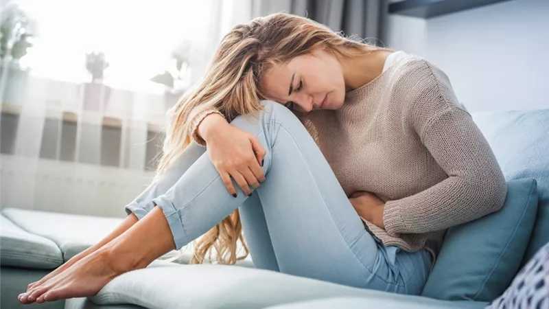 كيف تجعل الهرمونات النساء أكثر إصابة بالتهاب القولون العصبي من الرجال؟
