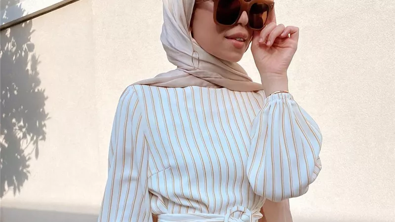 موضة المقلم والملابس المخططة تعود لصيف 2023 (صور)