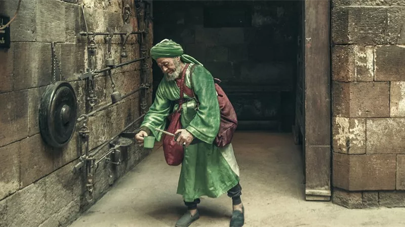 آخر سقا في مصر| عم عبد الحميد وحكايات قربة المياه ومدح النبي (صور)