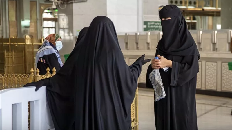 دور كبير للمرأة السعودية في خدمة حجاج بيت الله الحرام