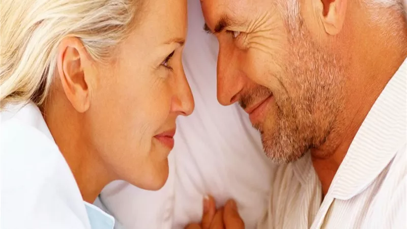 7 نصائح طبية تجعل ممارسة الجنس بعد الخمسين أكثر متعة للزوجين 