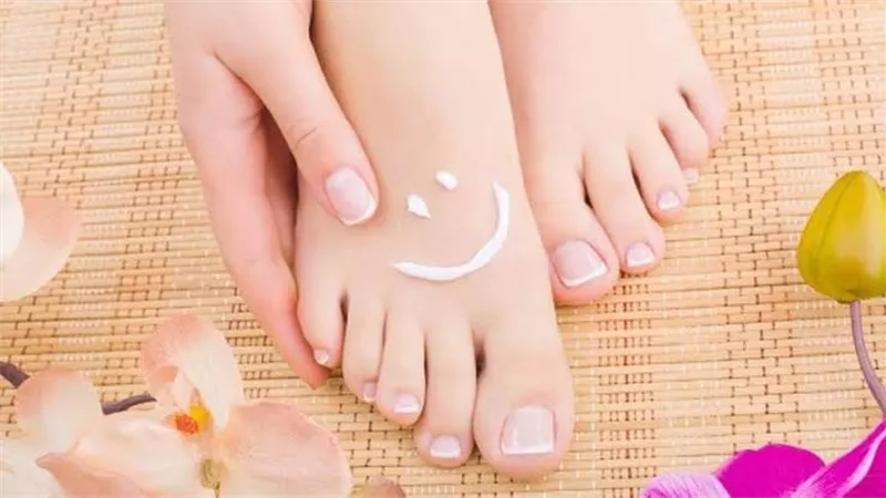  5 طرق طبيعية في المنزل للحصول على قدمين ناعمتين  