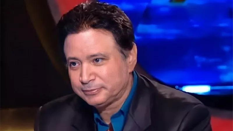 إيمان البحر درويش يُقيم صلاة الفجر بفيديو نادر قبل تدهور حالته الصحية